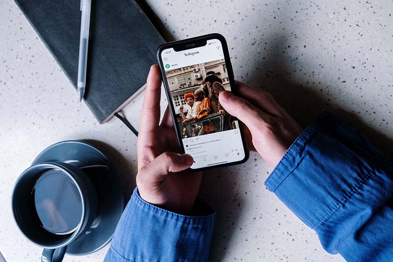 Estrategias Claves para Mejorar su Presencia en Línea y Destacar en el Mercado